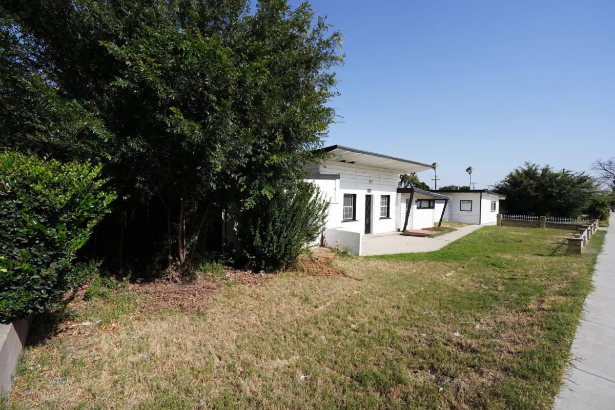 Apartment for rent at 1443 N Riverside Ave, Rialto, CA 92376