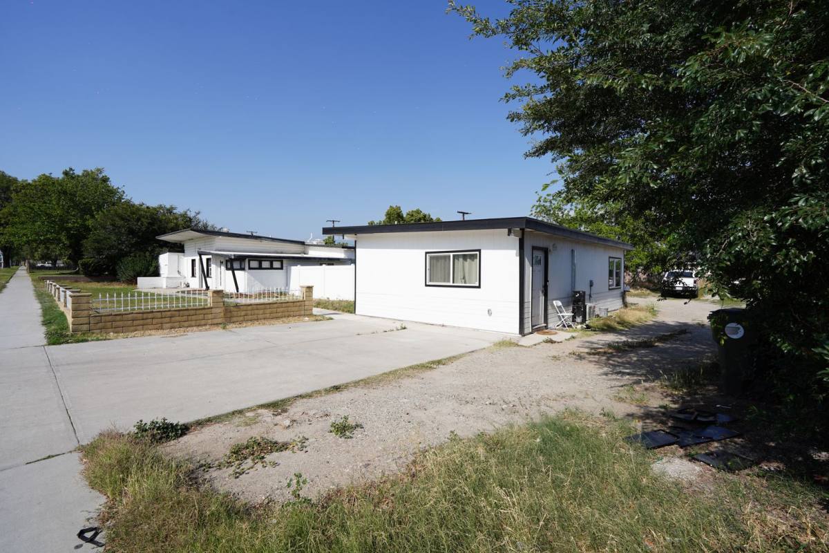 Apartment for rent at 1443 N Riverside Ave, Rialto, CA 92376