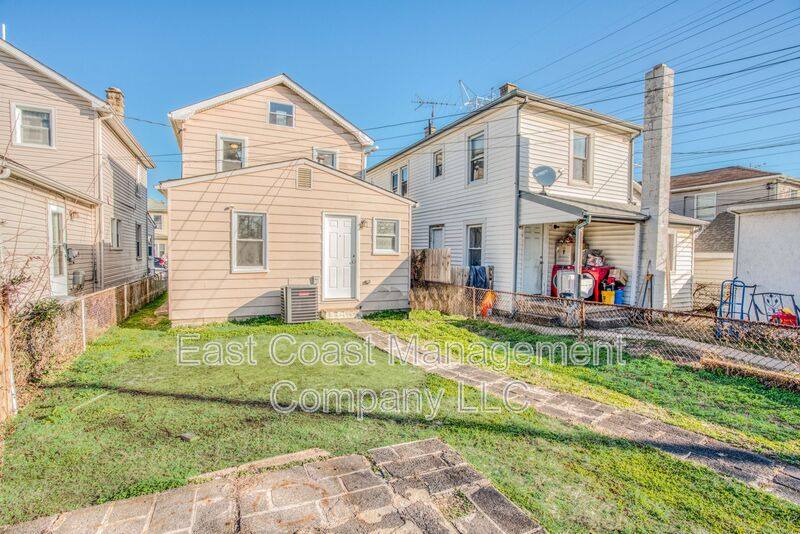 House for rent at 214 Center St, Dundalk, MD 21222