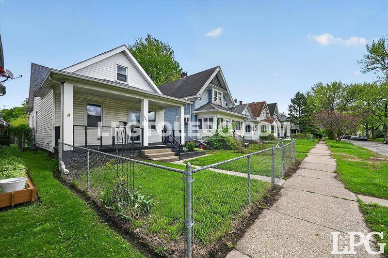 House for rent at 921 Berry St, Toledo, OH 43605