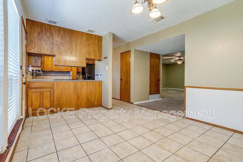 House for rent at 6428 Lago Vista Dr, Fort Worth, TX 76132