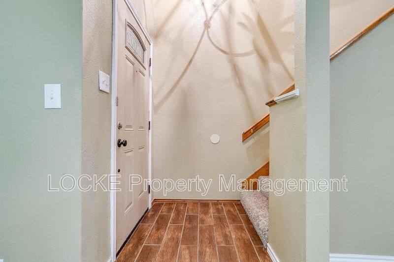 House for rent at 6428 Lago Vista Dr, Fort Worth, TX 76132