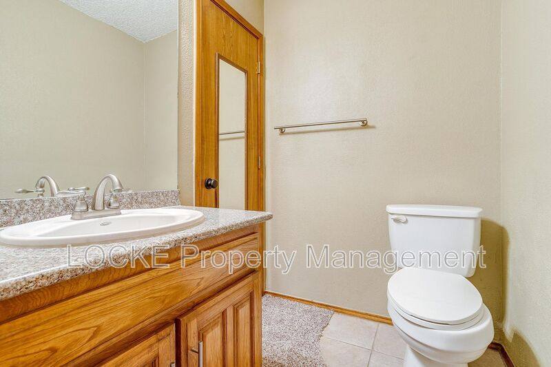 House for rent at 6428 Lago Vista Dr, Fort Worth, TX 76132