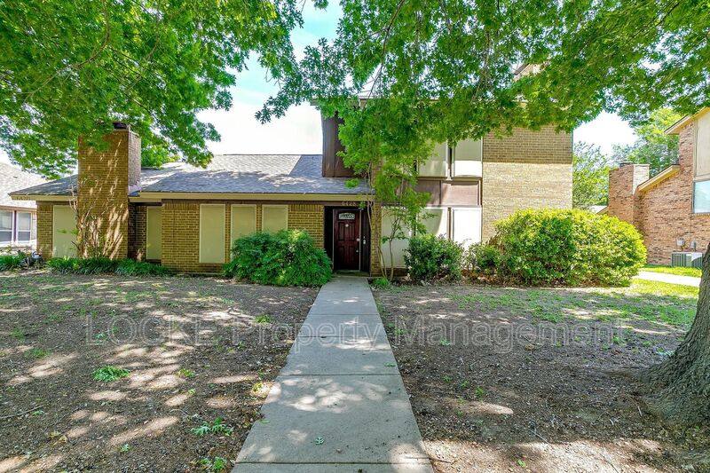 House for rent at 6428 Lago Vista Dr, Fort Worth, TX 76132