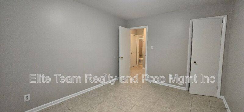 Apartment for rent at 1803 Darbrook Dr, Charlotte, NC 28205