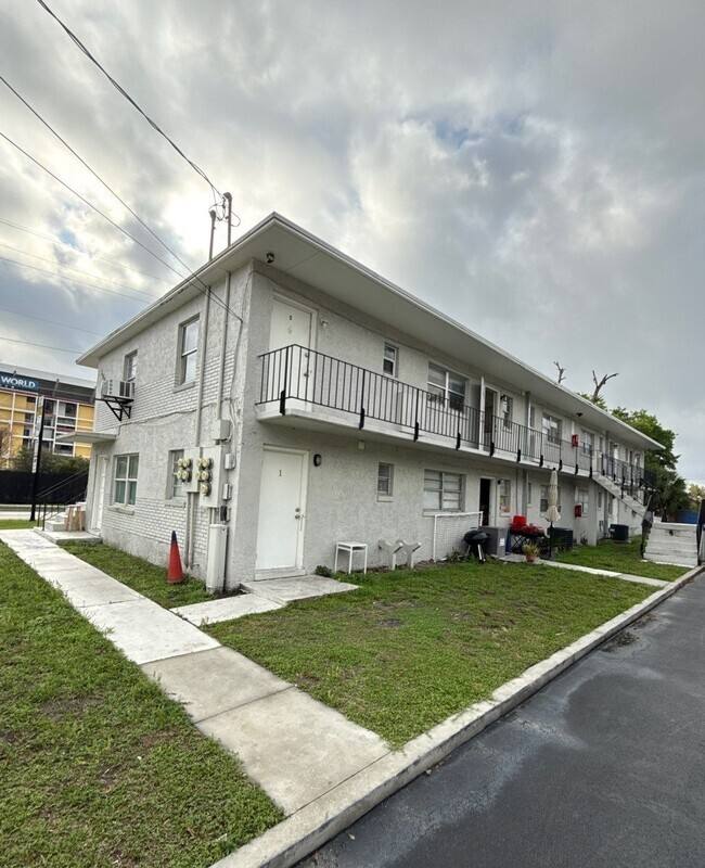 Apartment for rent at 2000 W Jackson St #6, Orlando, FL 32805