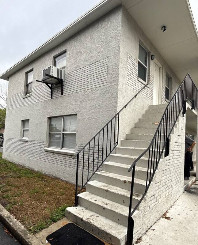 Apartment for rent at 2000 W Jackson St #4, Orlando, FL 32805