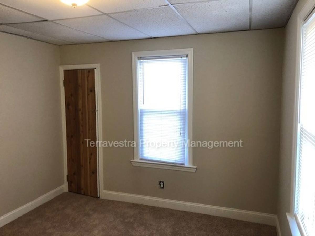 Apartment for rent at 31 Lane Ave, Gloucester City, NJ 08030