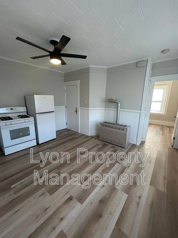 Apartment for rent at 415 Main St #5, Fairhaven, MA 02719