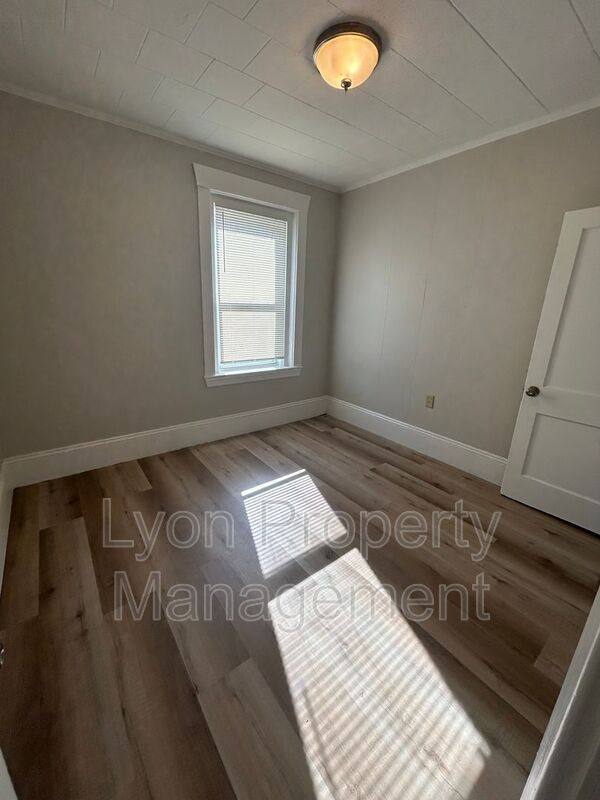 Apartment for rent at 415 Main St #5, Fairhaven, MA 02719