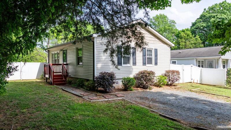 House for rent at 2805 McCombs St, Charlotte, NC 28208