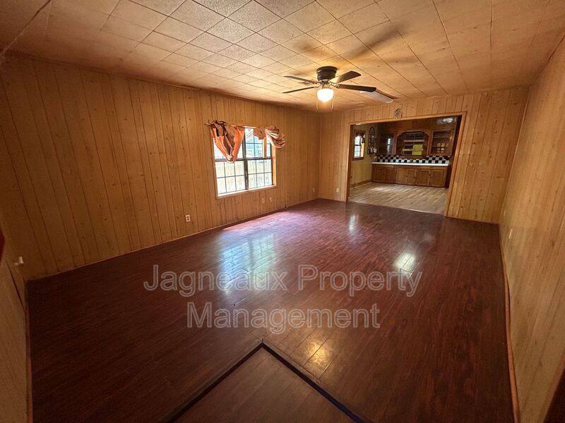 Apartment for rent at 311 June St, Eunice, LA 70535