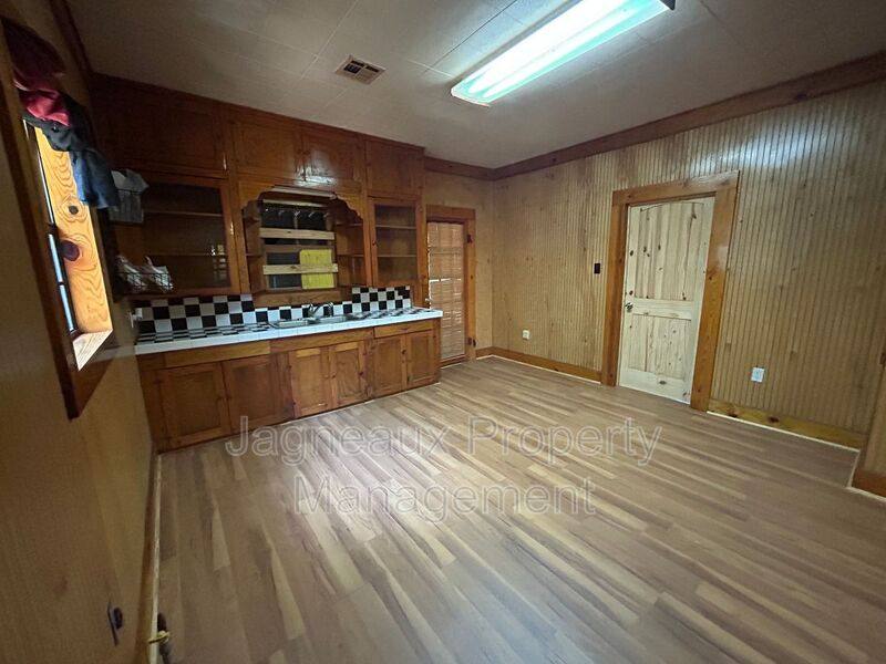 Apartment for rent at 311 June St, Eunice, LA 70535