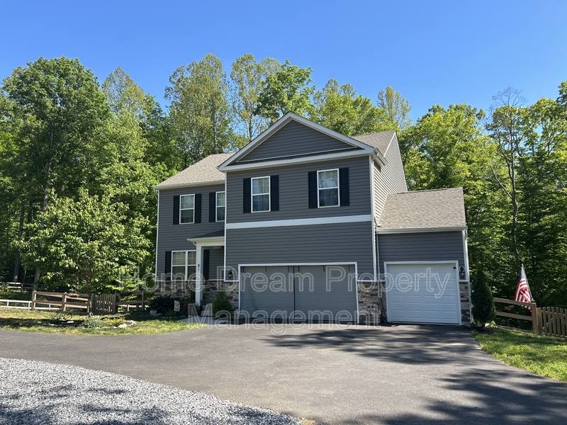 House for rent at 81 Pinewood Rd, Fredericksburg, VA 22405