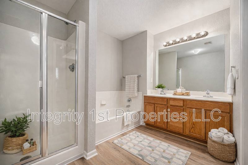 Townhouse for rent at 5941 NW 91st St #5945, Kansas City, MO 64154