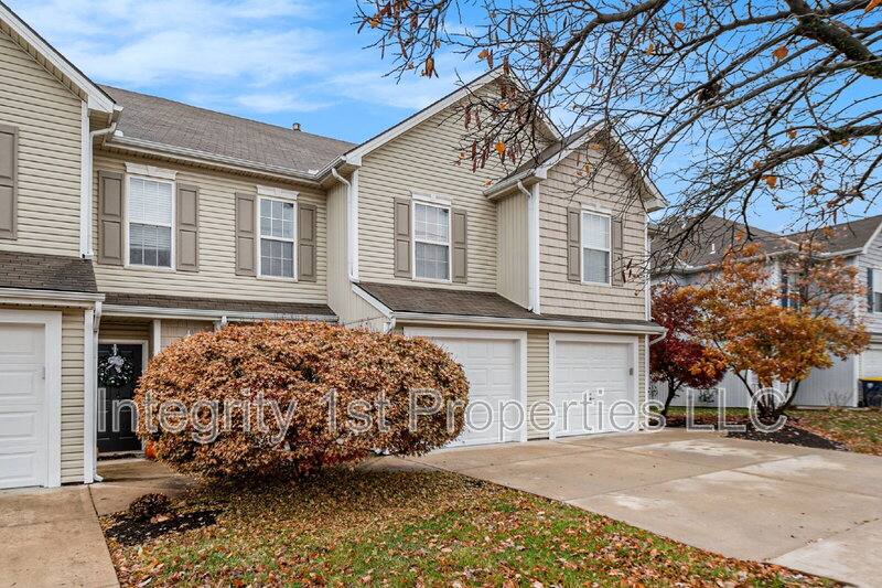 Townhouse for rent at 5941 NW 91st St #5945, Kansas City, MO 64154