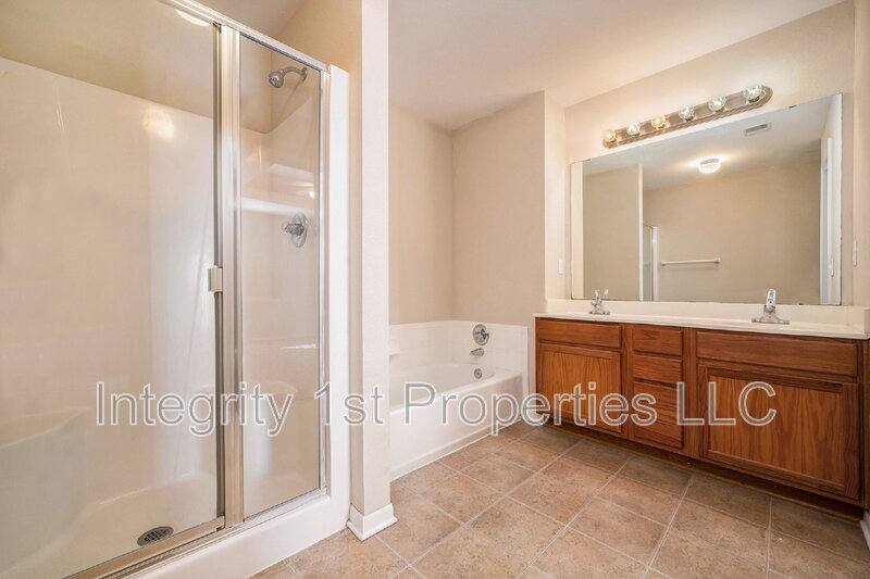 Townhouse for rent at 5941 NW 91st St #5945, Kansas City, MO 64154