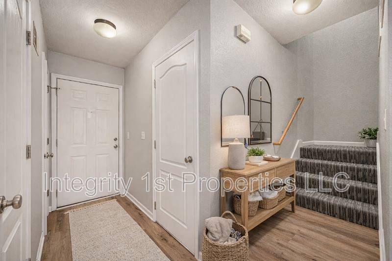Townhouse for rent at 5941 NW 91st St #5945, Kansas City, MO 64154