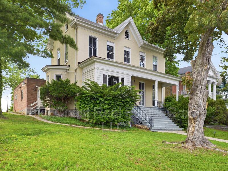 Apartment for rent at 323 N Potomac St #3, Hagerstown, MD 21740