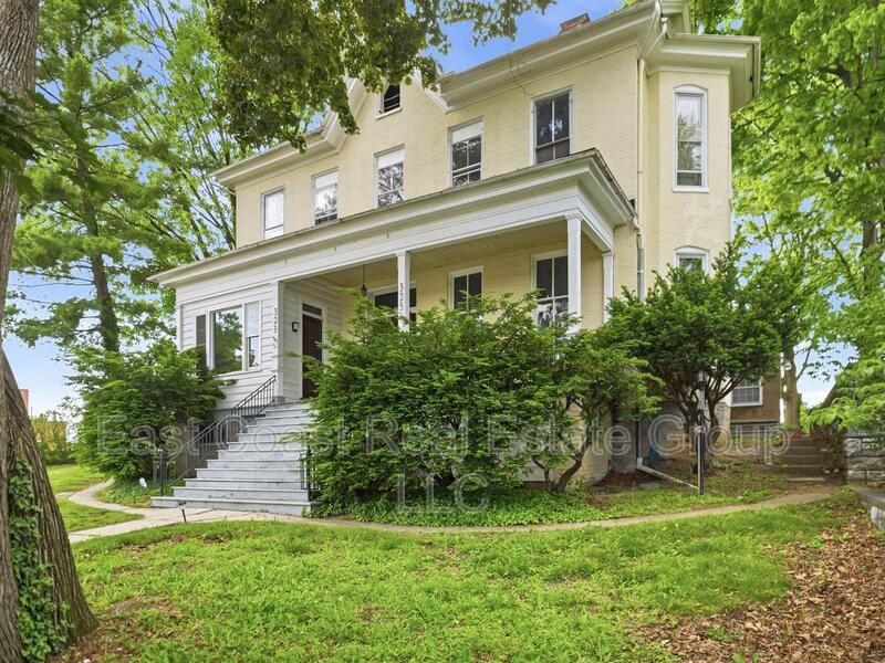 Apartment for rent at 323 N Potomac St #3, Hagerstown, MD 21740