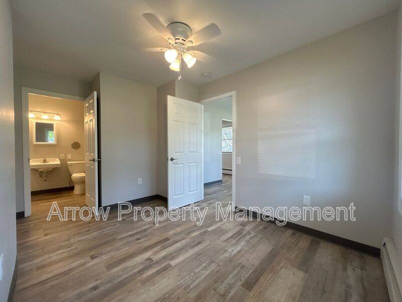 Apartment for rent at 407 H St #7, Hamburg, IA 51640