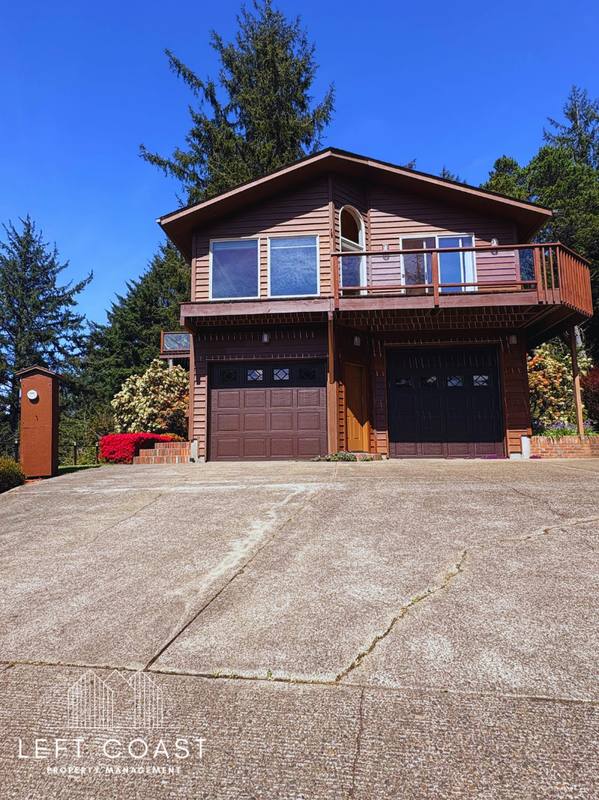 House for rent at 7205 SW Burl Dr, Waldport, OR 97394