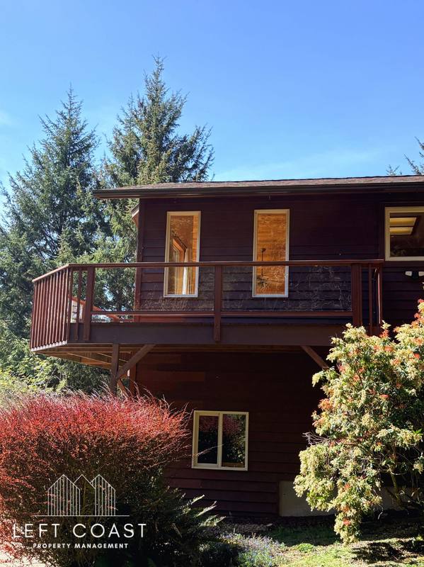 House for rent at 7205 SW Burl Dr, Waldport, OR 97394