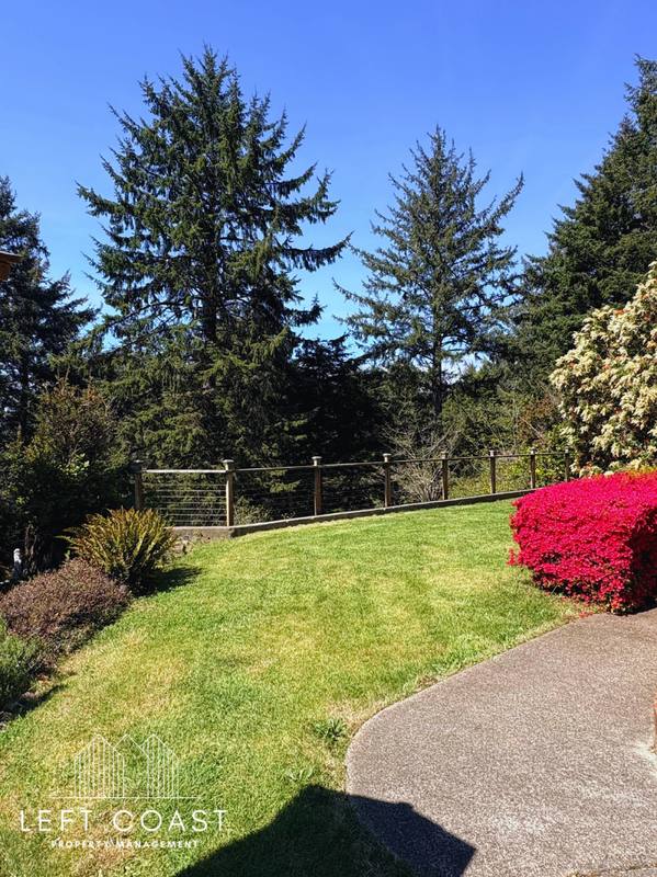 House for rent at 7205 SW Burl Dr, Waldport, OR 97394