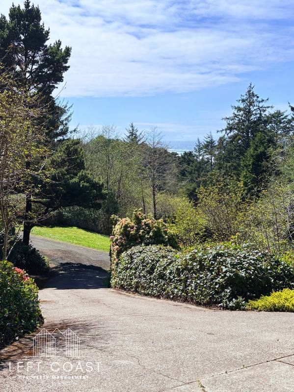House for rent at 7205 SW Burl Dr, Waldport, OR 97394