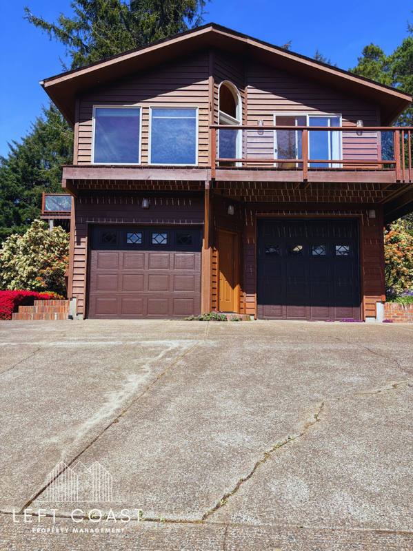House for rent at 7205 SW Burl Dr, Waldport, OR 97394