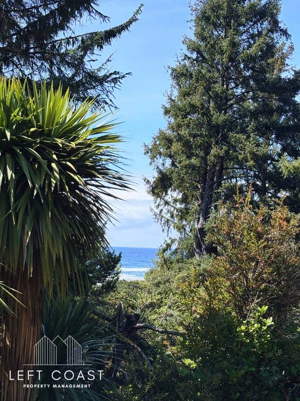 House for rent at 7205 SW Burl Dr, Waldport, OR 97394