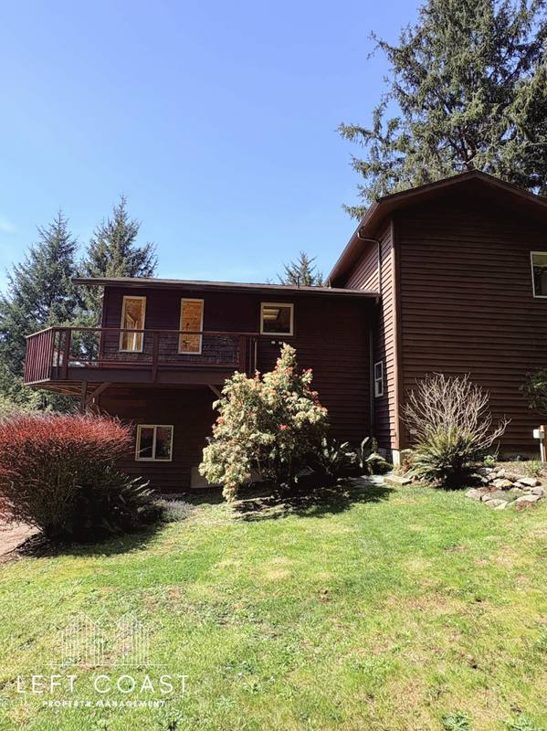 House for rent at 7205 SW Burl Dr, Waldport, OR 97394
