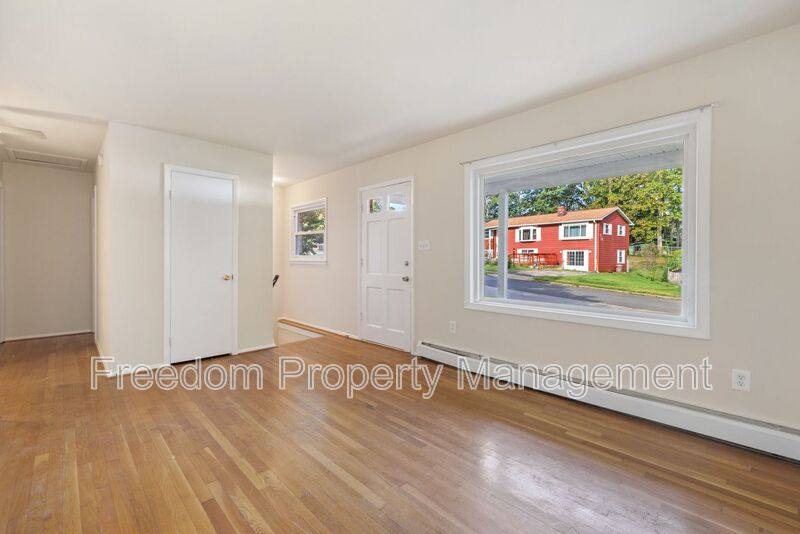 House for rent at 14309 Fairmont Court, Woodbridge, VA 22193