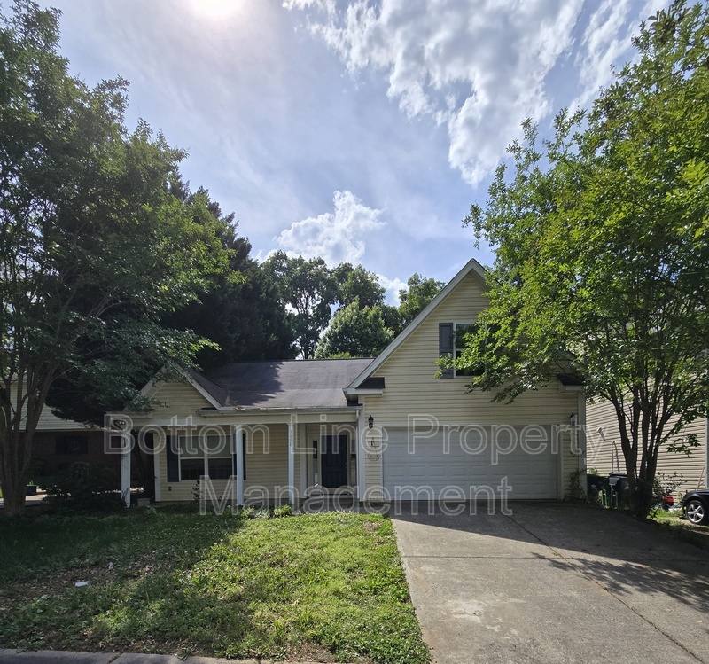 House for rent at 3850 Fircrest Dr, Charlotte, NC 28217