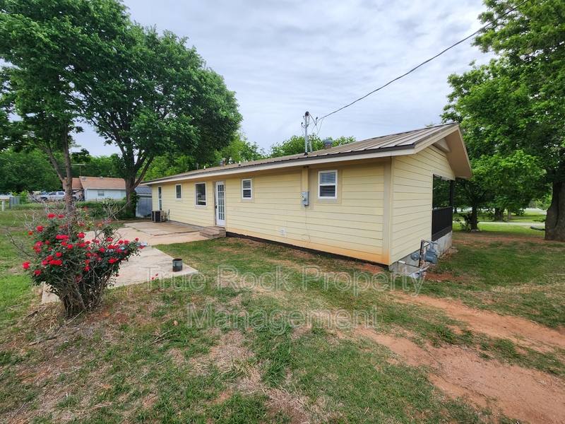 House for rent at 101 N Division St, Asher, OK 74826