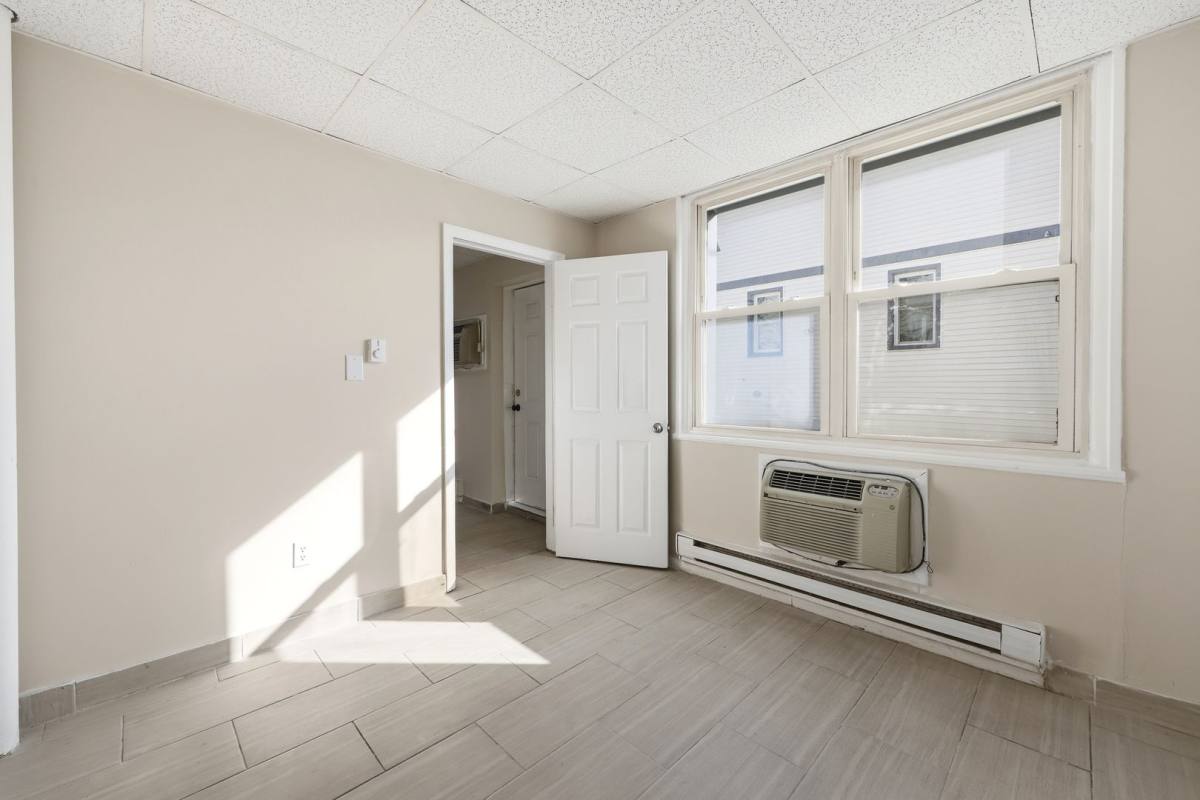 Apartment for rent at 805 W New York Ave, Somers Point, NJ 08244