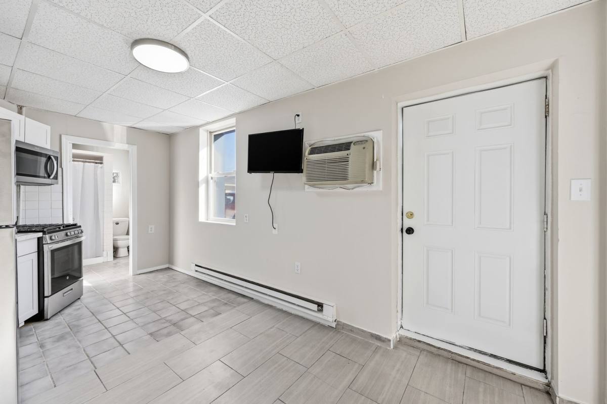 Apartment for rent at 805 W New York Ave, Somers Point, NJ 08244