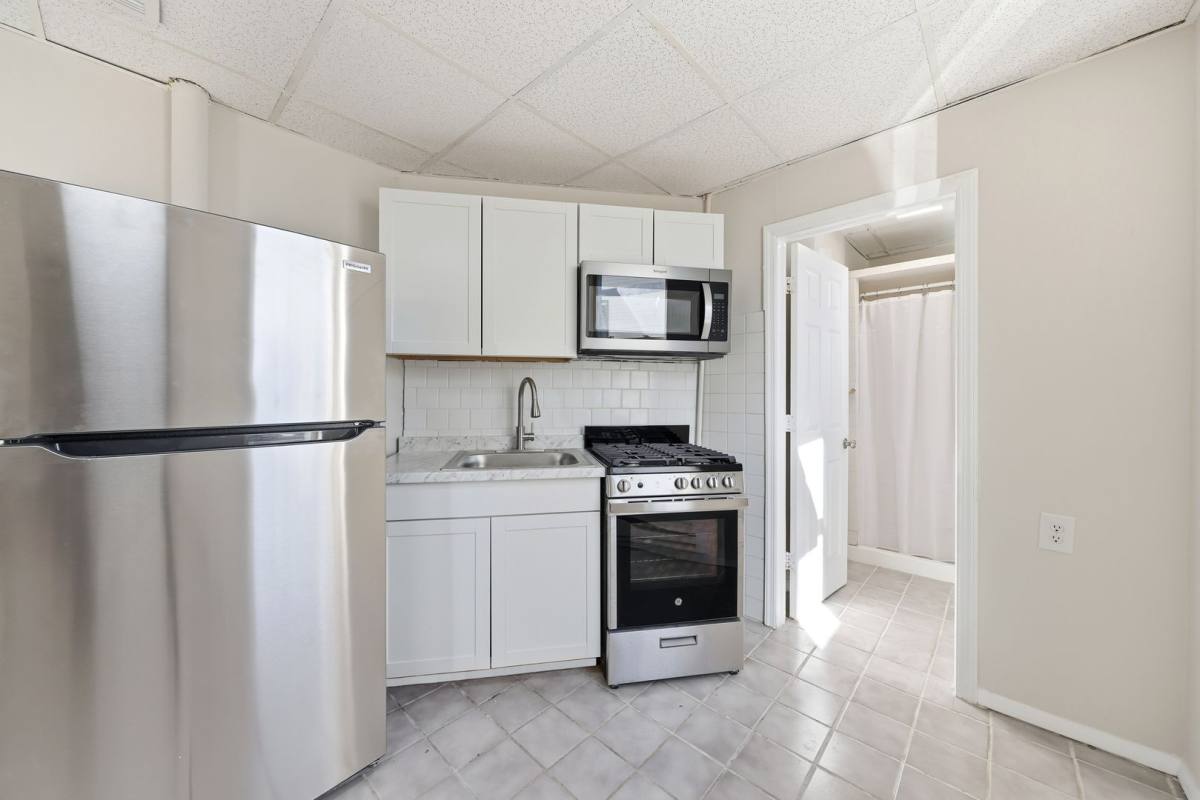 Apartment for rent at 805 W New York Ave, Somers Point, NJ 08244