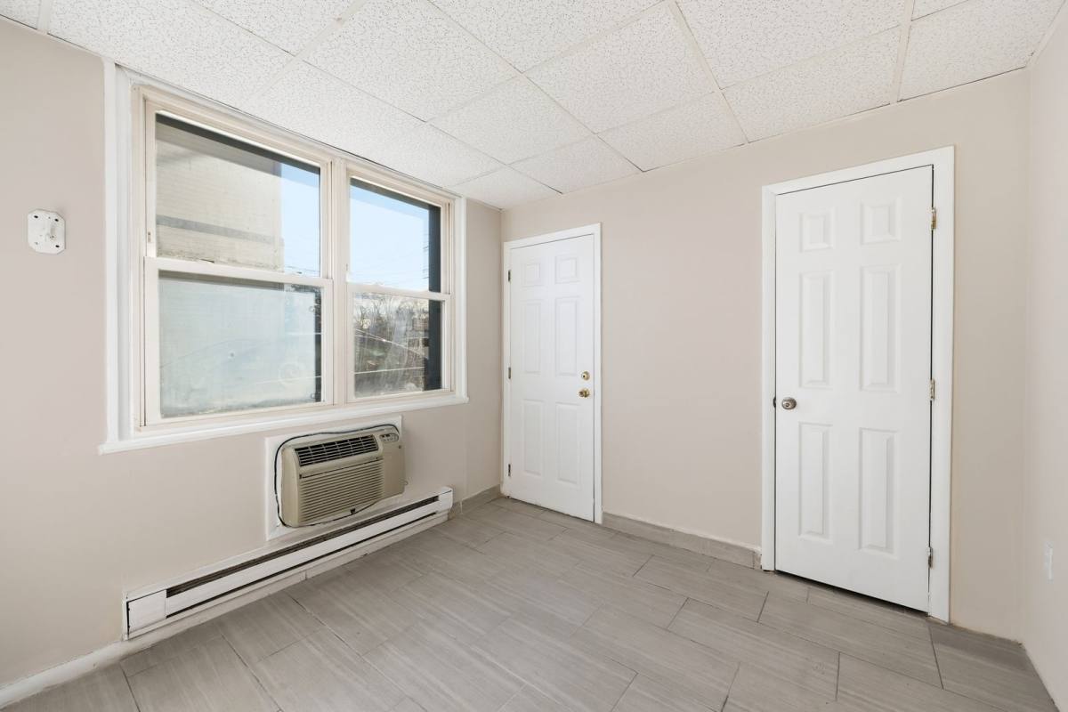 Apartment for rent at 805 W New York Ave, Somers Point, NJ 08244