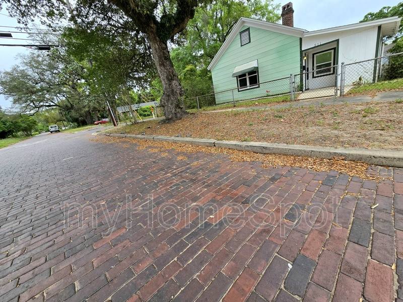 House for rent at 511 E La Rua St, Pensacola, FL 32501