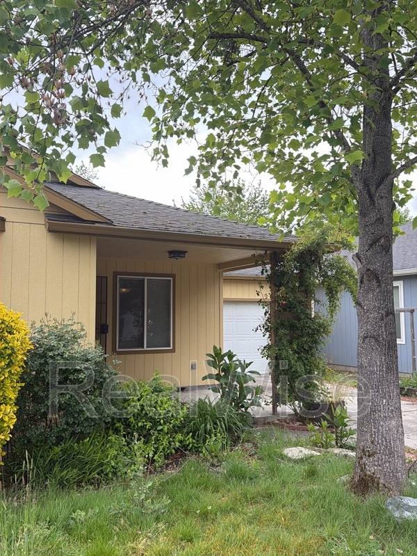 House for rent at 1951 SW Betty Lane, Grants Pass, OR 97526
