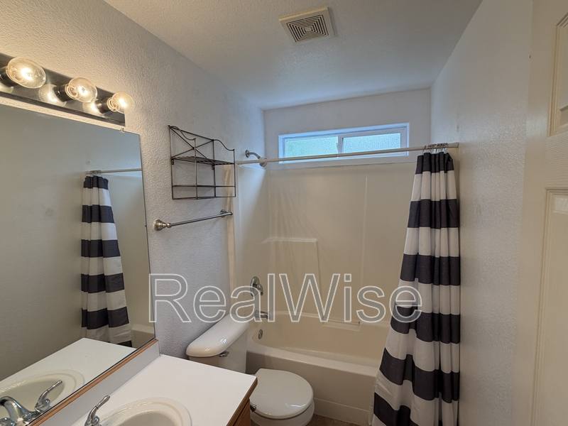 House for rent at 1951 SW Betty Lane, Grants Pass, OR 97526