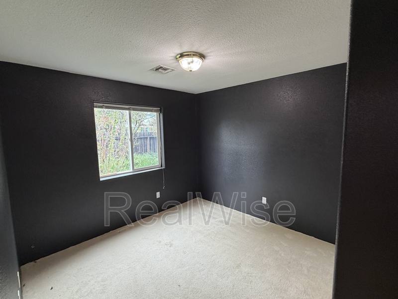 House for rent at 1951 SW Betty Lane, Grants Pass, OR 97526