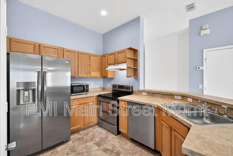 Townhouse for rent at 10935 Derringer Dr, Orlando, FL 32829