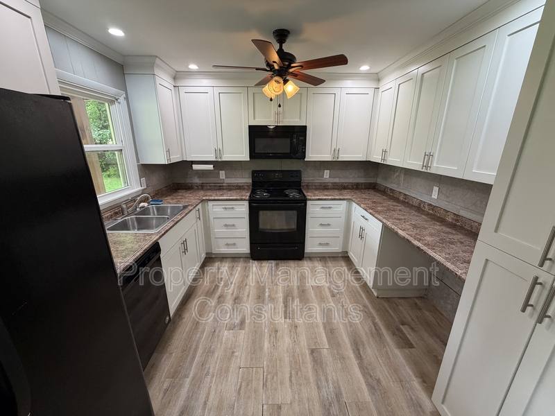 House for rent at 425 Bainbridge Loop, Muscle Shoals, AL 35661
