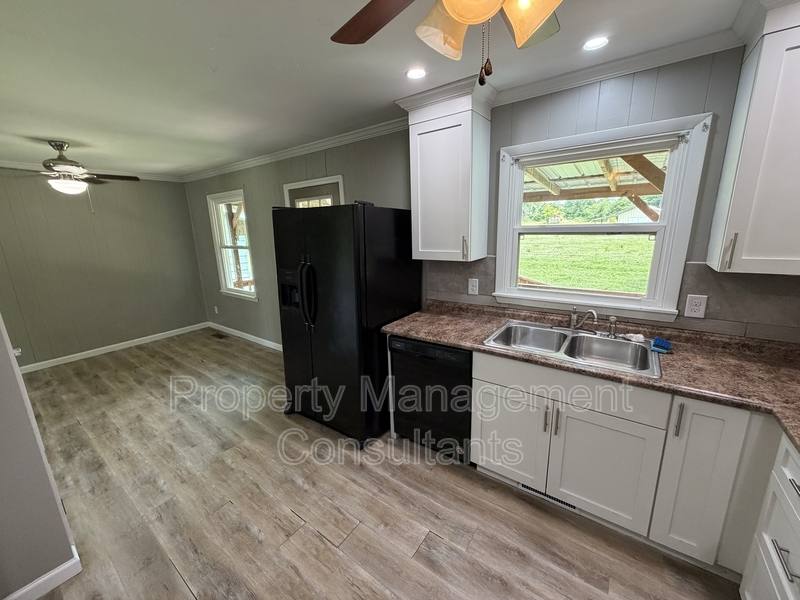 House for rent at 425 Bainbridge Loop, Muscle Shoals, AL 35661