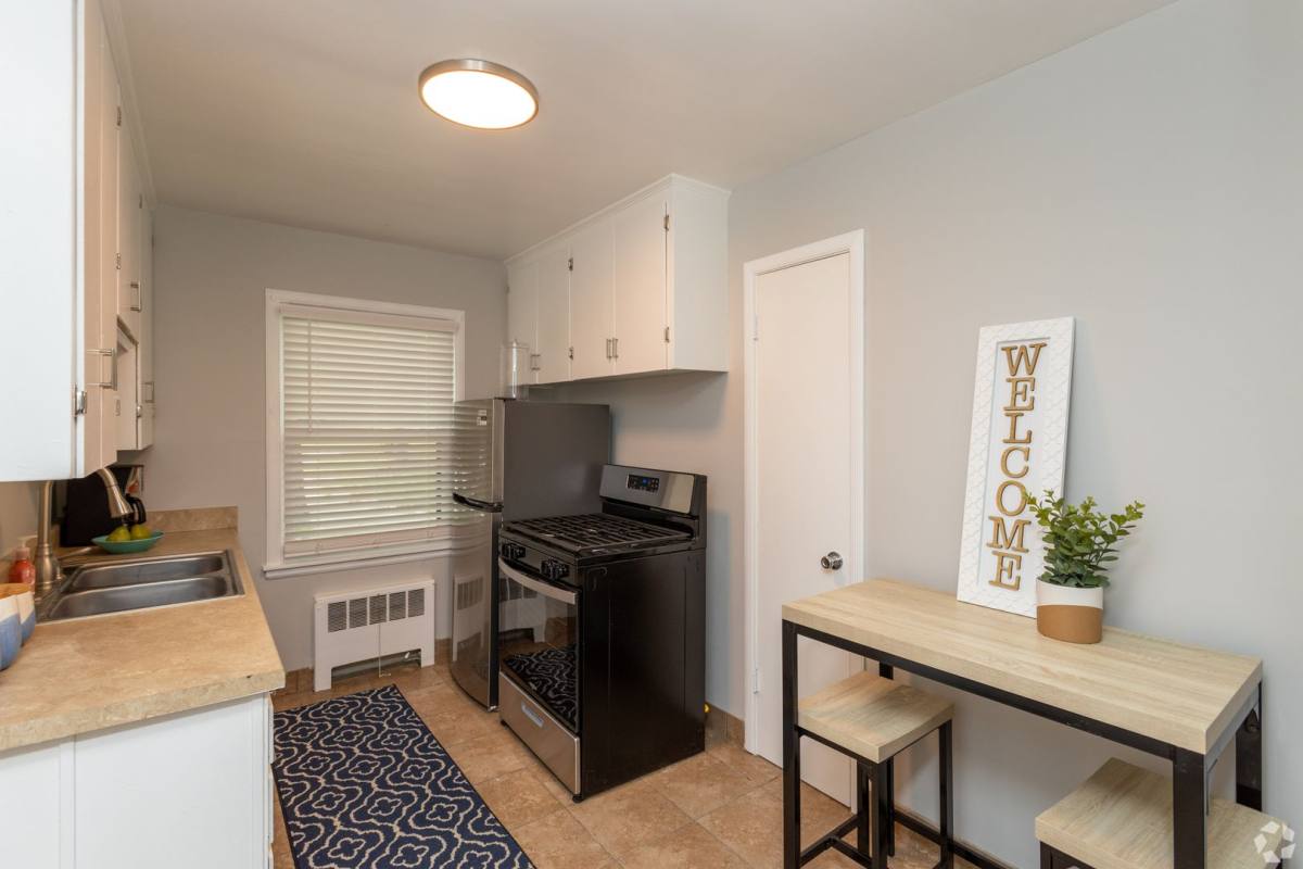 Apartment for rent at 4723 Cass St, Omaha, NE 68132