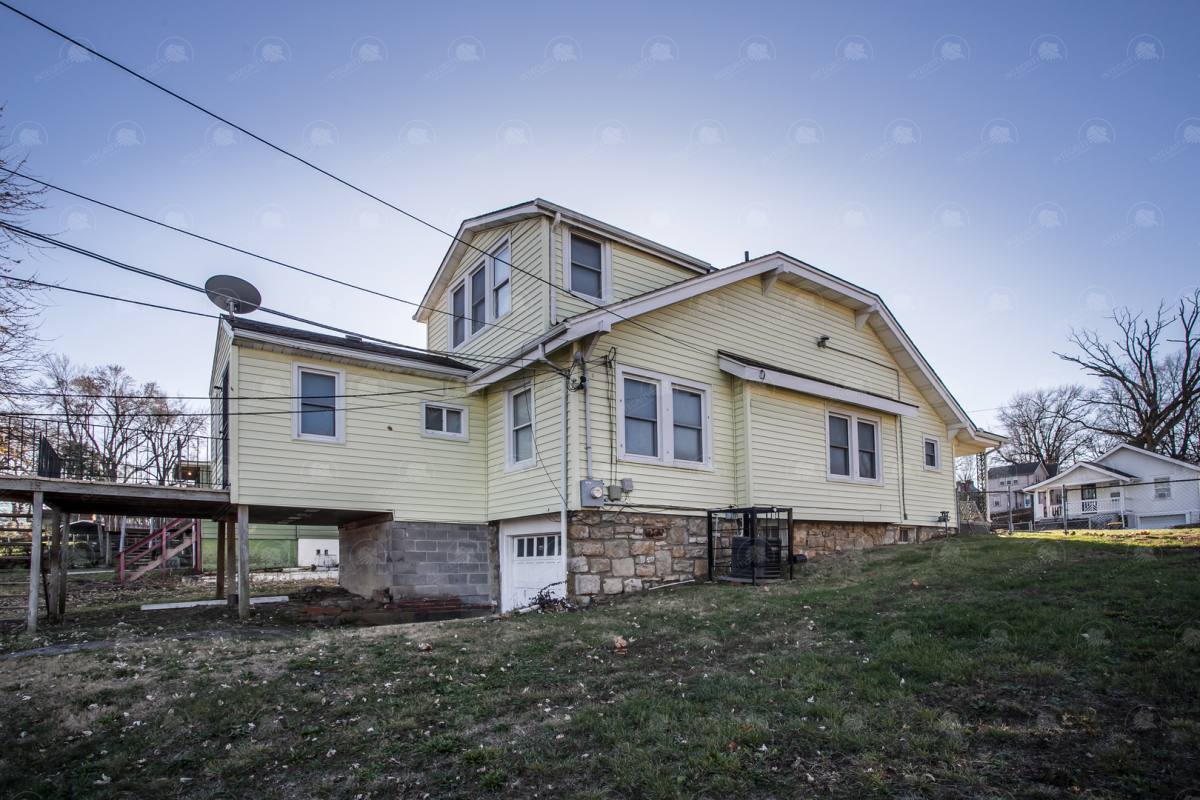 House for rent at 4309 College Ave, Kansas City, MO 64130
