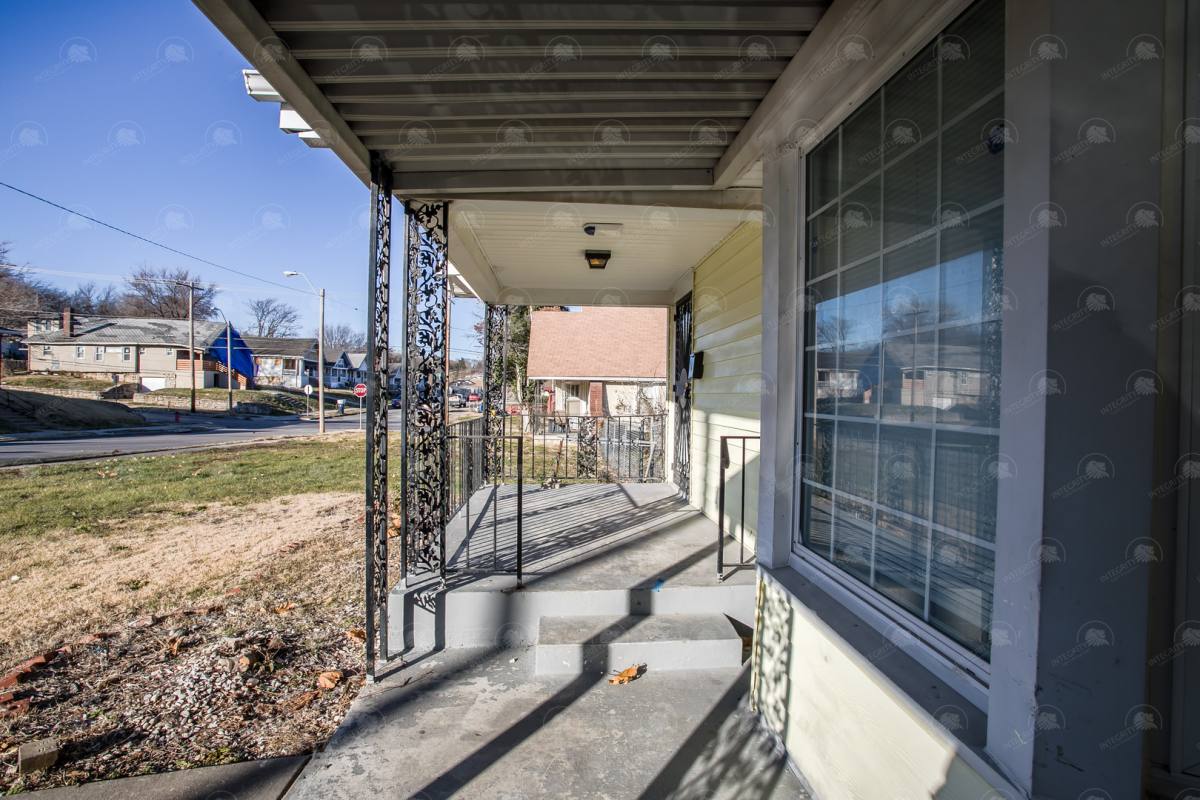 House for rent at 4309 College Ave, Kansas City, MO 64130