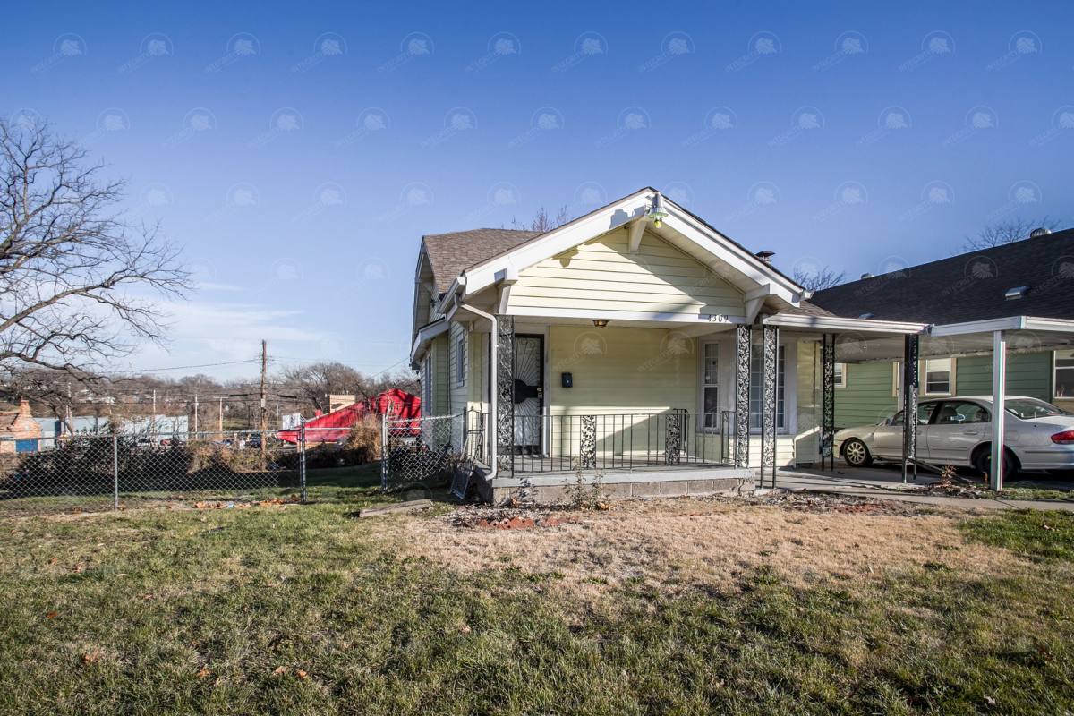 House for rent at 4309 College Ave, Kansas City, MO 64130